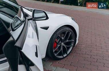 Седан Tesla Model 3 2023 в 