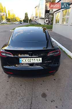 Седан Tesla Model 3 2023 в 