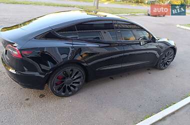 Седан Tesla Model 3 2023 в 