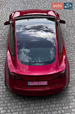 Седан Tesla Model 3 2020 в 