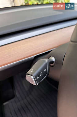 Седан Tesla Model 3 2020 в 