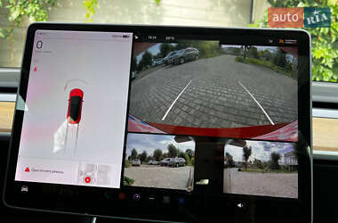 Седан Tesla Model 3 2020 в 
