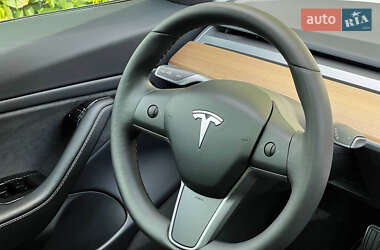 Седан Tesla Model 3 2020 в 