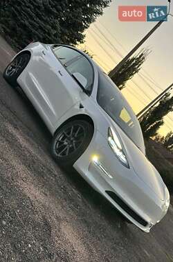 Седан Tesla Model 3 2022 в 