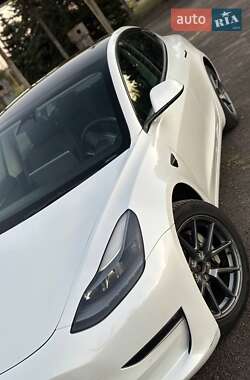 Седан Tesla Model 3 2022 в 