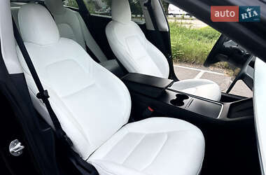 Седан Tesla Model 3 2021 в 