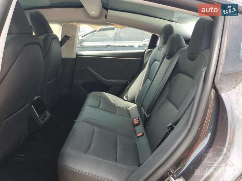 Седан Tesla Model 3 2024 в Самборе