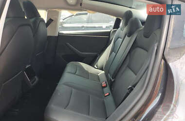 Седан Tesla Model 3 2024 в 