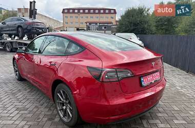 Седан Tesla Model 3 2022 в 