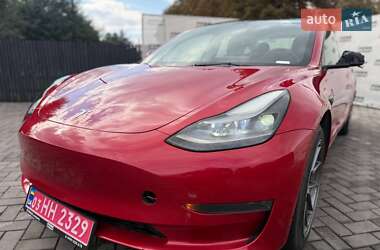 Седан Tesla Model 3 2022 в 