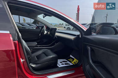 Седан Tesla Model 3 2019 в 