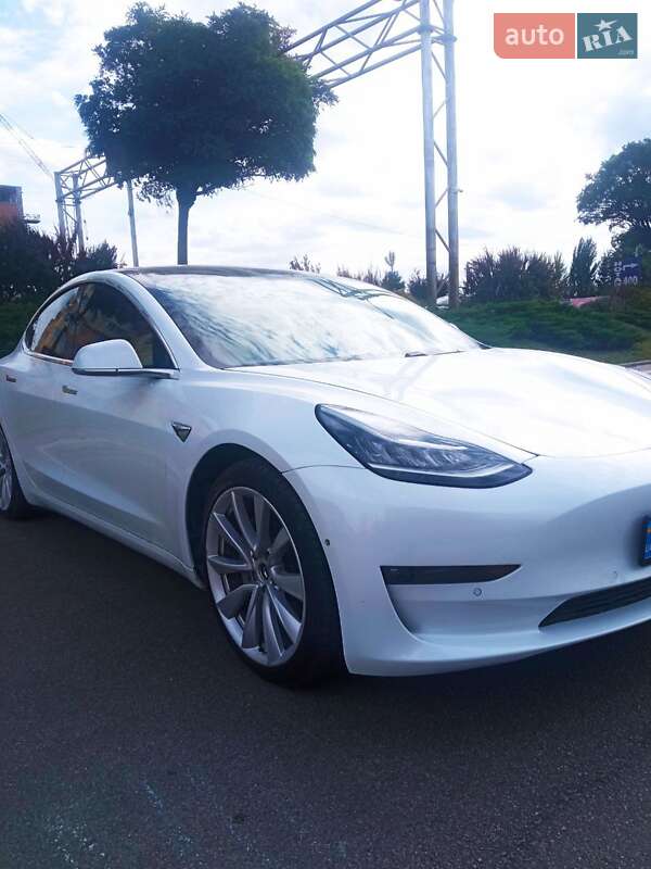 Седан Tesla Model 3 2019 в 