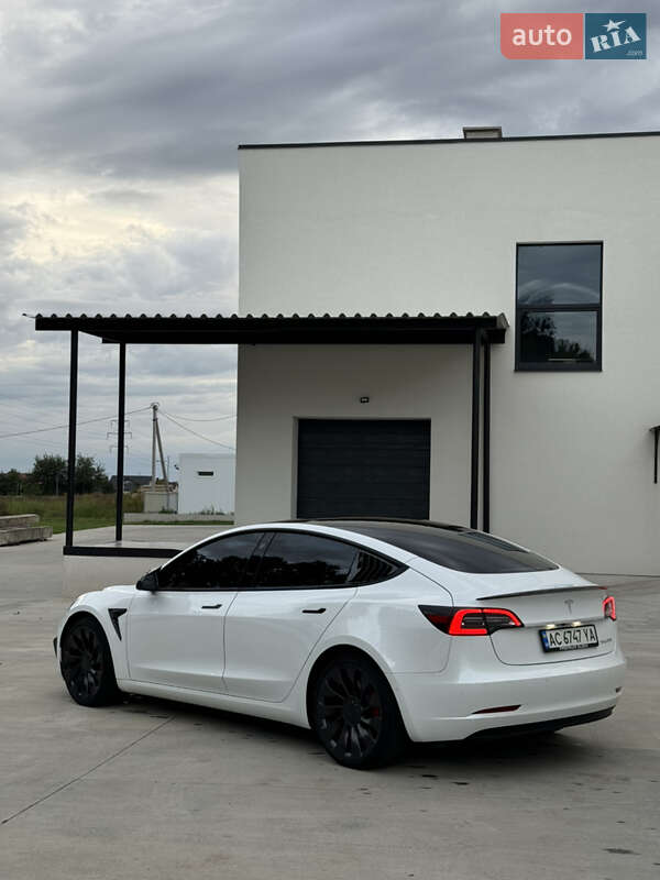 Седан Tesla Model 3 2021 в Луцьку