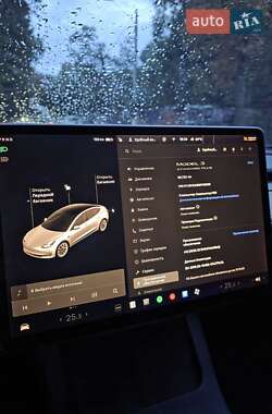 Седан Tesla Model 3 2021 в 