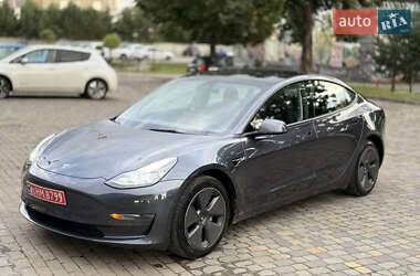 Седан Tesla Model 3 2022 в 