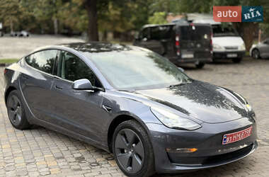 Седан Tesla Model 3 2022 в 