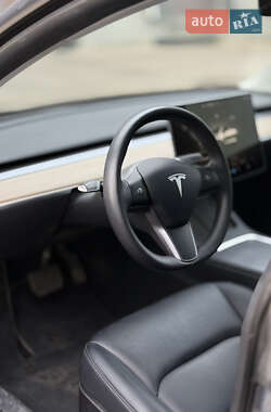Седан Tesla Model 3 2022 в 
