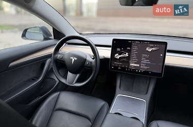 Седан Tesla Model 3 2022 в 