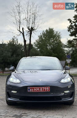 Седан Tesla Model 3 2022 в 