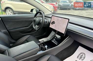 Седан Tesla Model 3 2020 в 