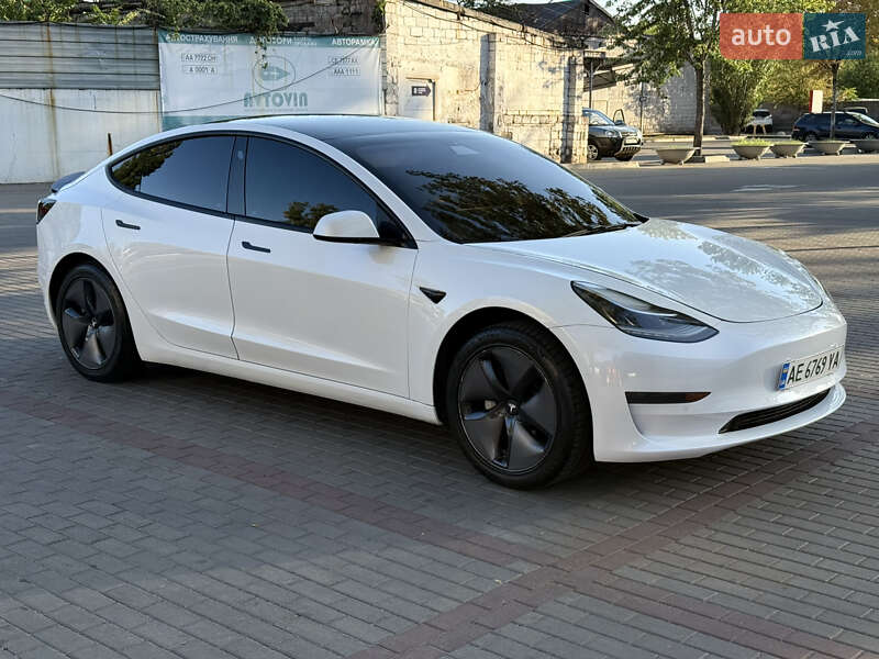 Седан Tesla Model 3 2021 в Днепре