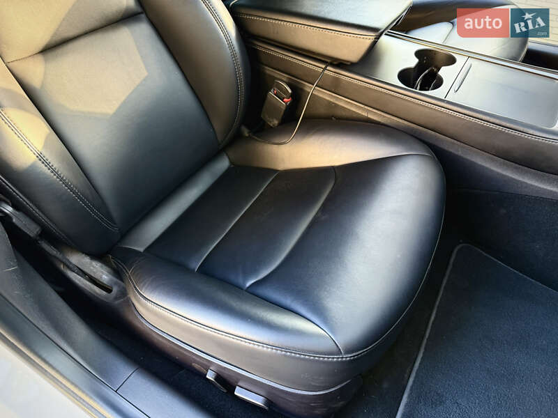 Седан Tesla Model 3 2021 в Днепре