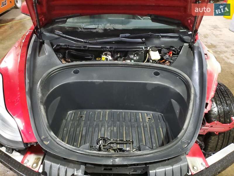 Седан Tesla Model 3 2022 в Киеве