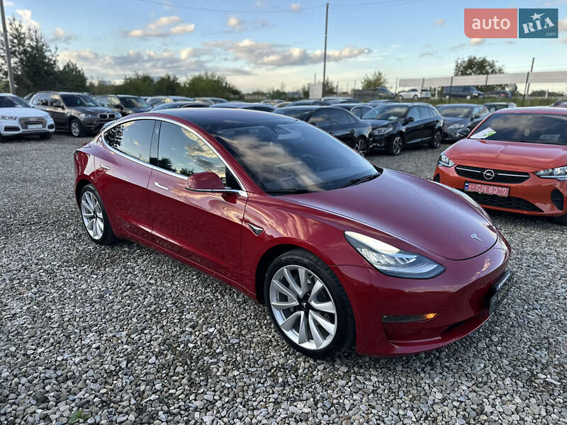 Седан Tesla Model 3 2018 в Ивано-Франковске