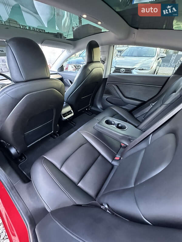 Седан Tesla Model 3 2018 в Ивано-Франковске