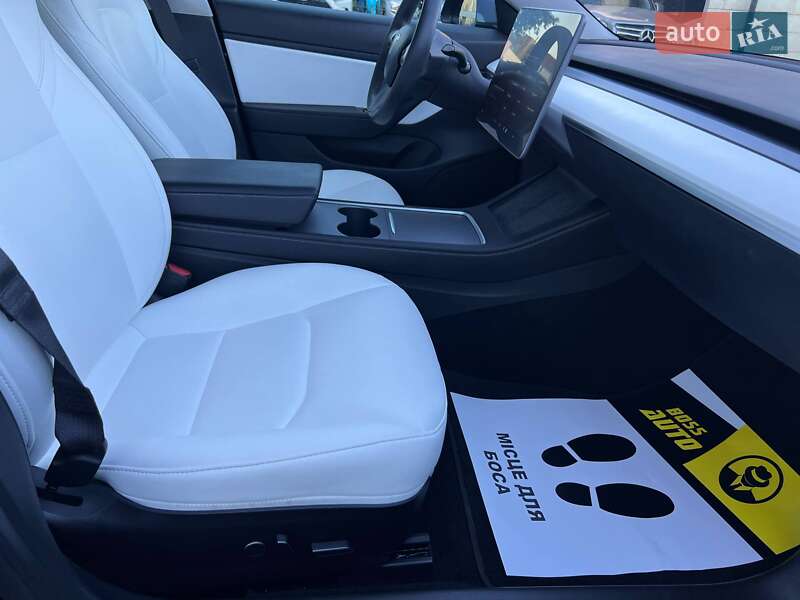 Седан Tesla Model 3 2020 в Івано-Франківську