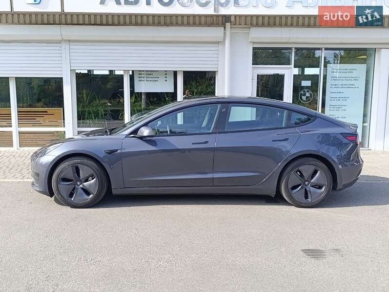 Седан Tesla Model 3 2022 в Кременчуці