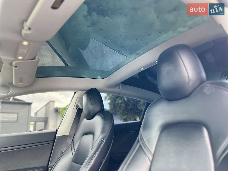 Седан Tesla Model 3 2018 в Луцке