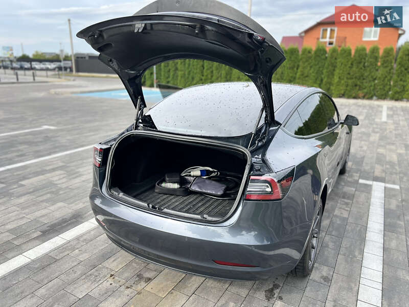 Седан Tesla Model 3 2018 в Луцке
