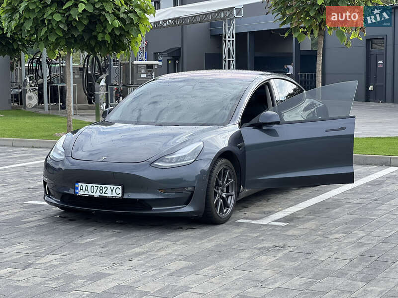 Седан Tesla Model 3 2018 в Луцке