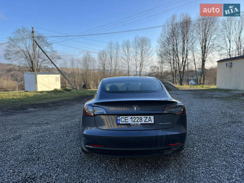 Седан Tesla Model 3 2019 в Черновцах