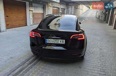 Седан Tesla Model 3 2021 в 