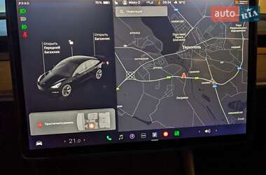 Седан Tesla Model 3 2021 в 