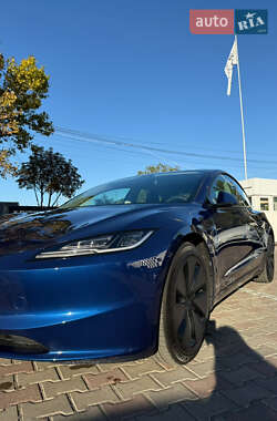 Седан Tesla Model 3 2024 в 