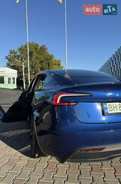 Седан Tesla Model 3 2024 в 