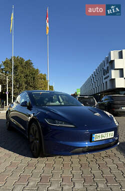 Седан Tesla Model 3 2024 в 