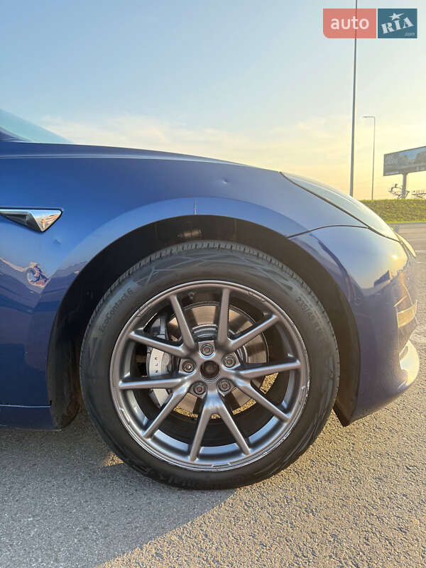 Седан Tesla Model 3 2018 в Львові