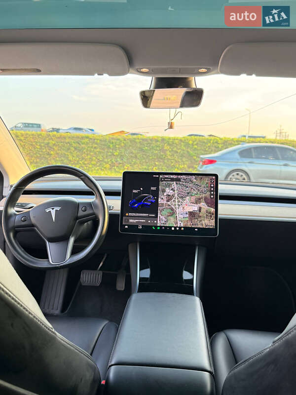 Седан Tesla Model 3 2018 в Львові