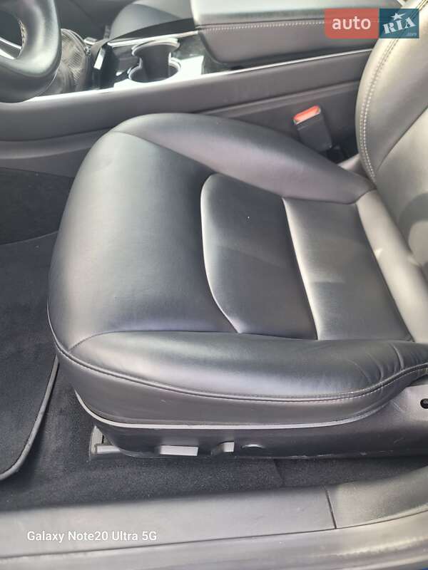 Седан Tesla Model 3 2018 в Одесі