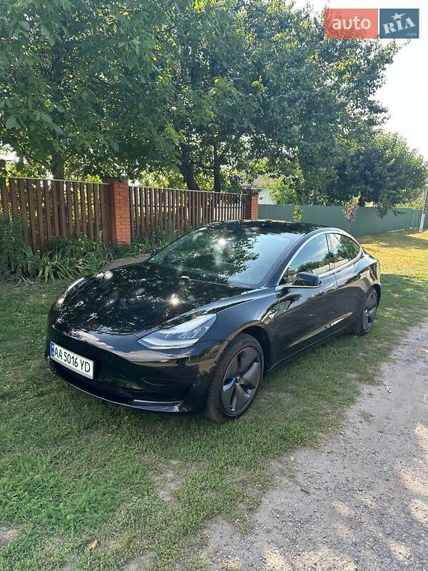 Седан Tesla Model 3 2020 в 