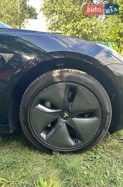 Седан Tesla Model 3 2020 в 