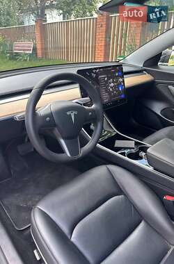 Седан Tesla Model 3 2020 в 