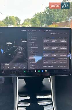 Седан Tesla Model 3 2020 в 