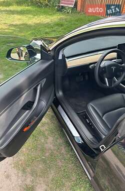 Седан Tesla Model 3 2020 в Києві
