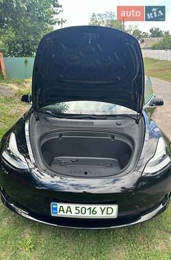 Седан Tesla Model 3 2020 в Києві