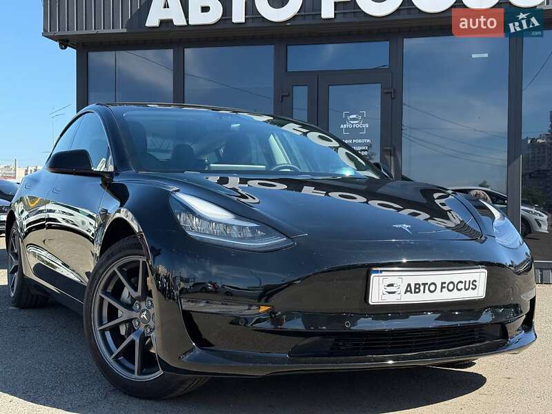 Седан Tesla Model 3 2020 в Киеве